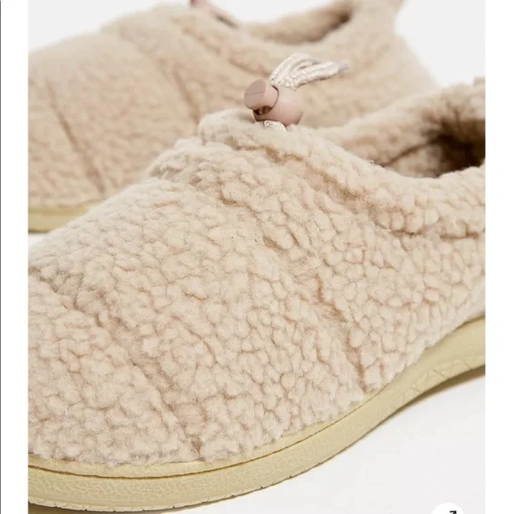 UO | sherpa hardsole slipper - Picture 3 of 5